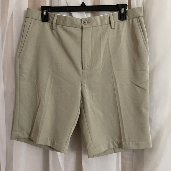 Greg Norman Men’s Sz 38 Golf Shorts Flat Front Beige Light Chino Metal Logo Rare - Picture 1 of 5